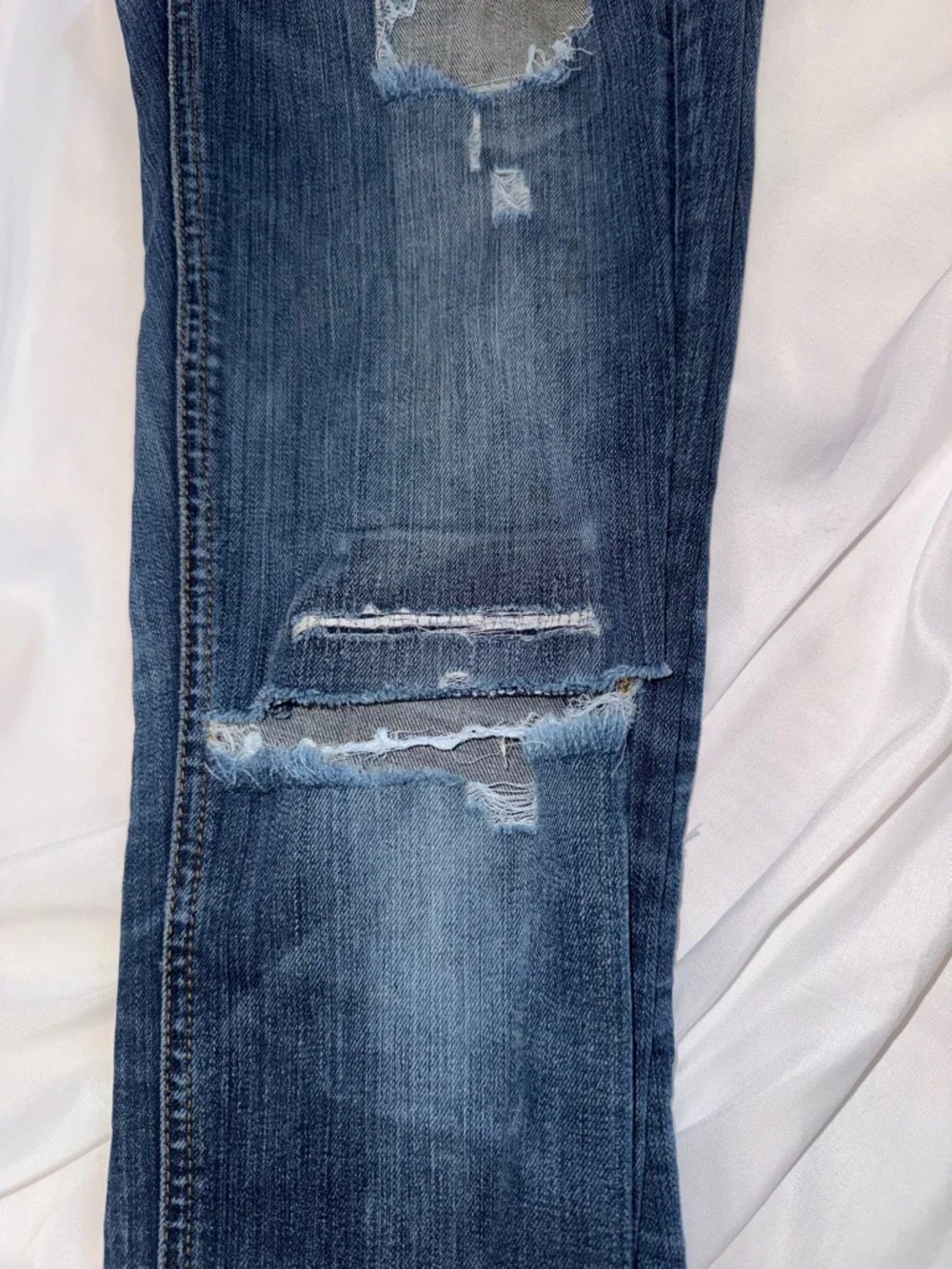 Dark Wash Distressed Women's Skinny Jeans - Size 26 - Picture 8 of 9